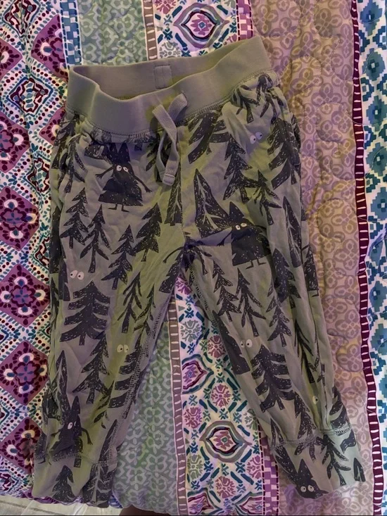 GAP Olive Green Kids Woodland Print Pajama Set - Picture 5 of 5